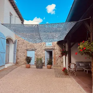 https://bulles-en-beaujolais.hotels-rhonealpes.com